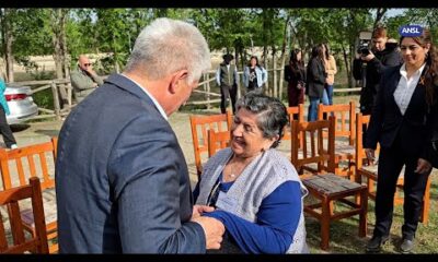 El gobernador Claudio Poggi compartió la emotiva entrega de vivienda a la familia de Saladillo