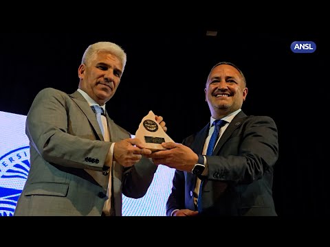 Charla Magistral del gobernador Claudio Poggi