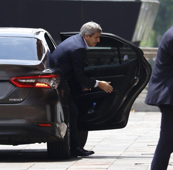 Caputo ahora prepara un canje porque no tiene los dólares para pagar la deuda