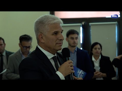 Claudio Poggi, gobernador de San Luis Escriturà tu Casa