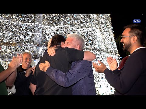 Con el acompañamiento del Gobernador, Juana Koslay encendió el ‘Árbol de tus Sueños’ Con el acompañamiento del Gobernador, Juana Koslay encendió el ‘Árbol de tus Sueños’