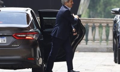 Desesperado por los dólares, Caputo vuelve a bajarle las retenciones al campo