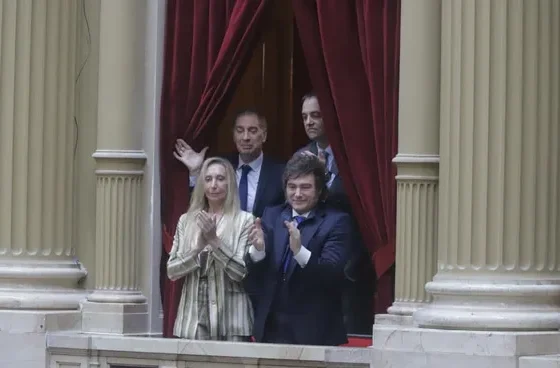 Duelo en el Congreso: Presupuesto “Optimista” y Choque por la Reforma Laboral