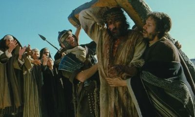 «Muchos entrarán a la sala con un ánimo devoto y saldrán profundamente perturbados»: el mejor crítico de cine de la historia le dio 4 estrellas a esta polémica película