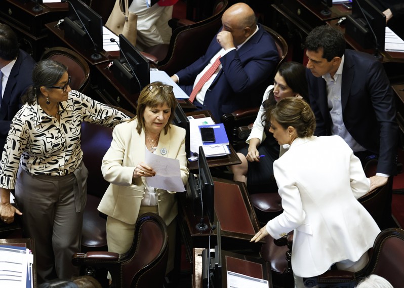 Santiago Caputo coordinó la ley de Inocencia Fiscal y confirma su regreso a la operación sobre el Congreso