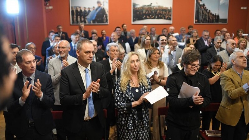 Tensión con la Iglesia: Milei recibió a evangélicos tras negarle una reunión a los obispos