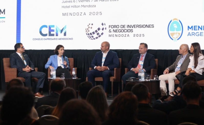 Toto Caputo pone un pie en la AGN con la abogada que echaron del Ciudad por saltarse el corralito