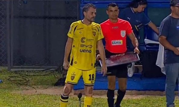 Un hecho insólito para el fútbol: el presidente que disputó un partido oficial y rompió un récord