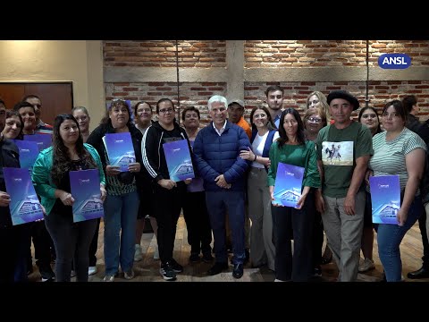 Vecinos de Juan Llerena están más cerca de la escrituración de sus casas Vecinos de Juan Llerena están más cerca de la escrituración de sus casas