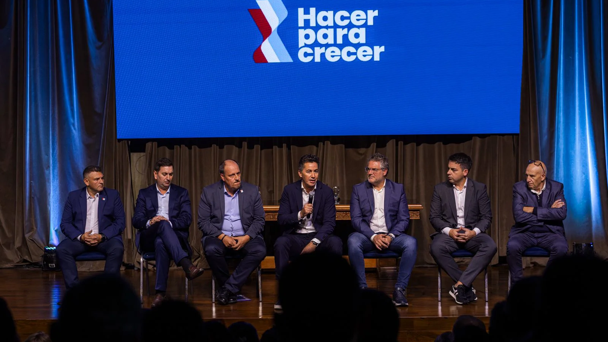 Córdoba: los intendentes se rebelan y Martín Llaryora ensaya una nueva estrategia política