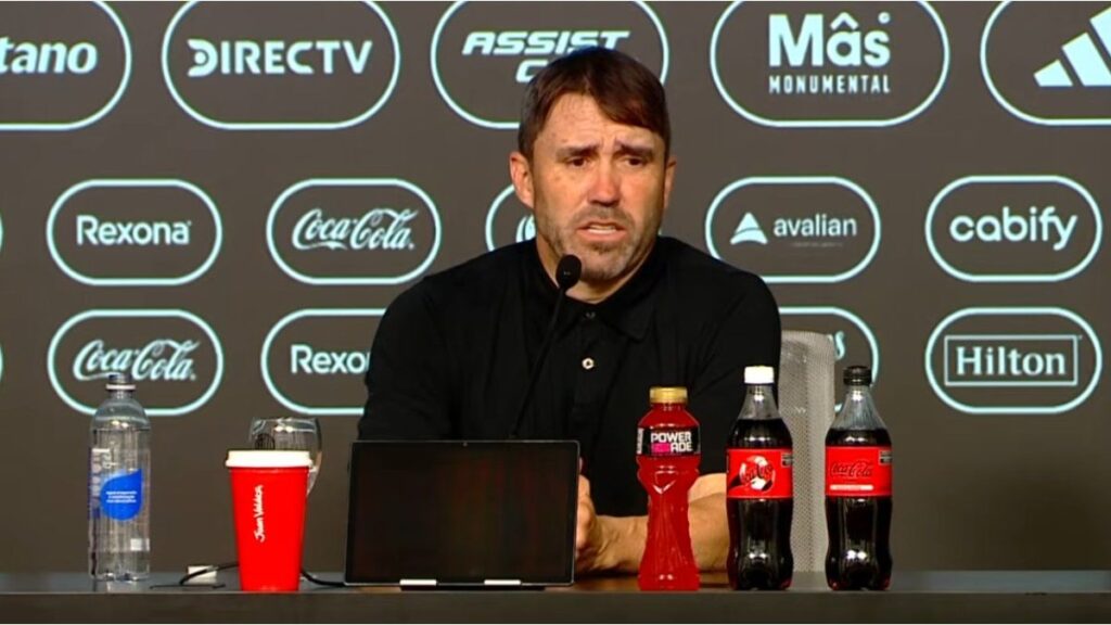 Eduardo Coudet fue autocrítico tras la derrota de River, pero aseguró: "Si cobra la de Maxi Salas, esa era penal"