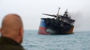 Irán promete "golpes demoledores" y ataca tres buques en el estrecho de Ormuz