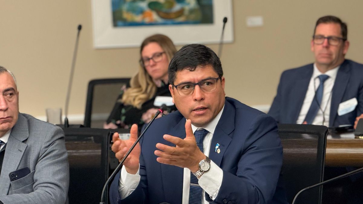 La Corte Suprema intervendrá en la disputa entre el gobernador Claudio Vidal y la Justicia de Santa Cruz