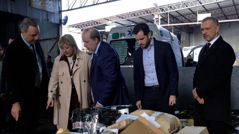 Manuel Adorni y Alejandra Monteoliva encabezaron un operativo de destrucción de droga