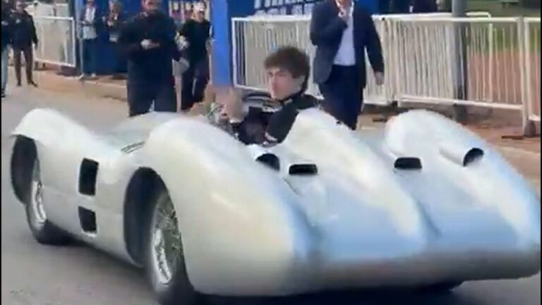 Road Show en CABA: Franco Colapinto probó la Flecha de Plata, réplica de la que usó Juan Manuel Fangio
