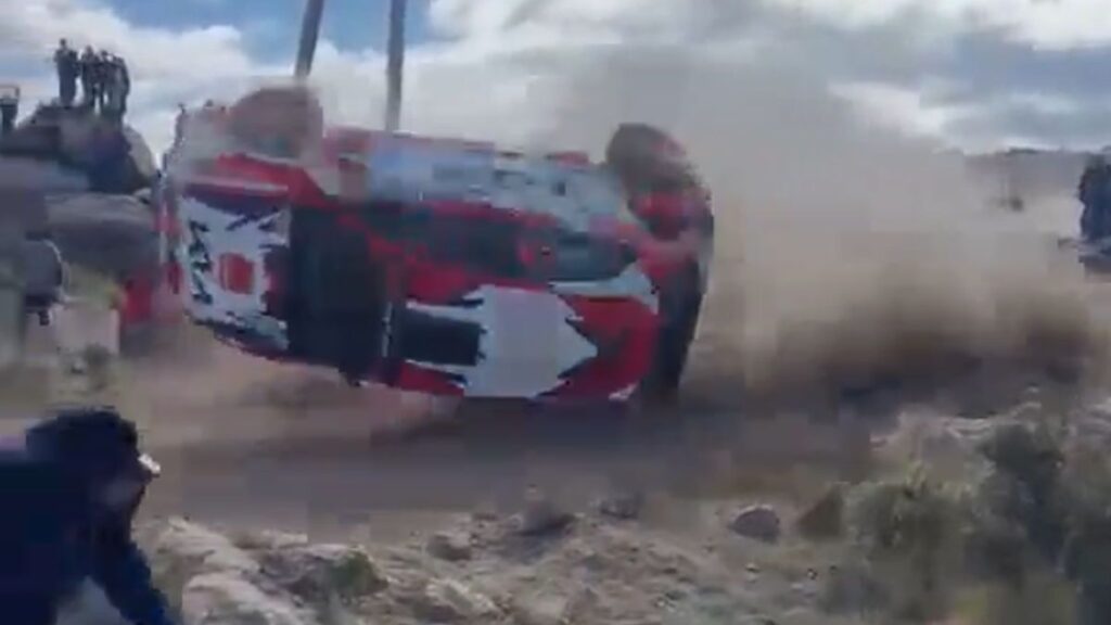 Video de la tragedia en Córdoba: murió un espectador y dos heridos por un impactante despiste en el Rally Sudamericano