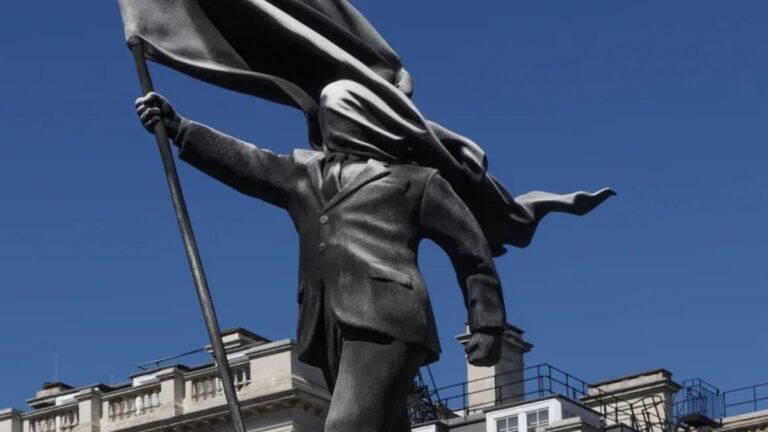 Bansky reaparece con una misteriosa escultura en el centro de Londres