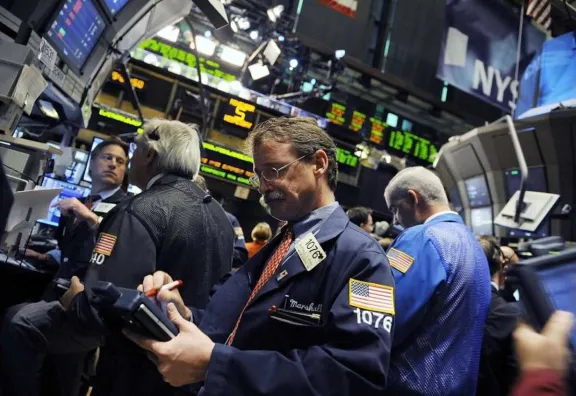 Cae el dólar y el riesgo país baja a 1