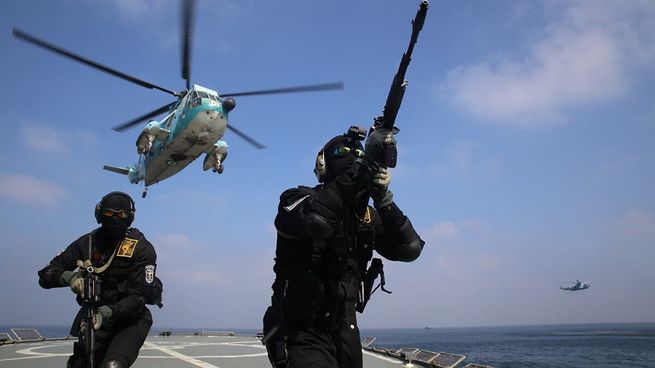Cómo es el bloqueo naval del estrecho de Ormuz: las claves de la táctica de guerra de Irán y EEUU