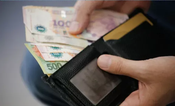 Crecen las deudas: siete de cada diez argentinos gastan su ingreso en dos semanas