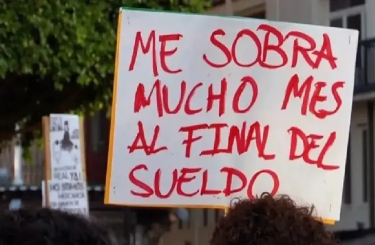 El 56,4% de los hogares argentinos se endeudó en el último semestre para cubrir gastos básicos
