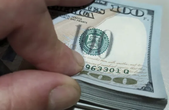 El Banco Central flexibilizó el acceso al dólar para el pago de deudas empresariales