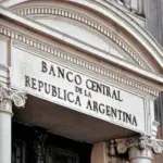 El Banco Central vendió USD 678 millones en una jornada récord para contener el dólar