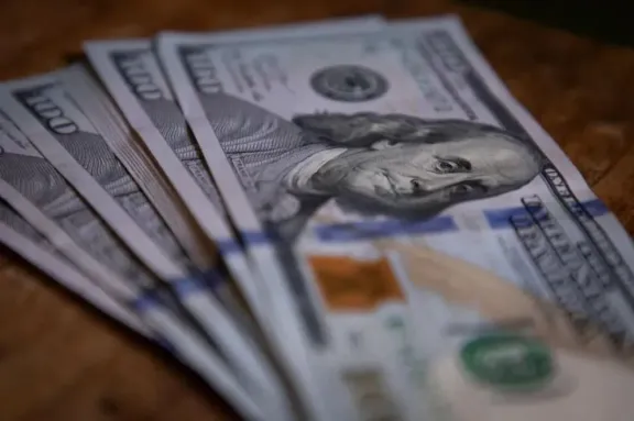 El dólar no se detiene: sube pese al swap con EE. UU