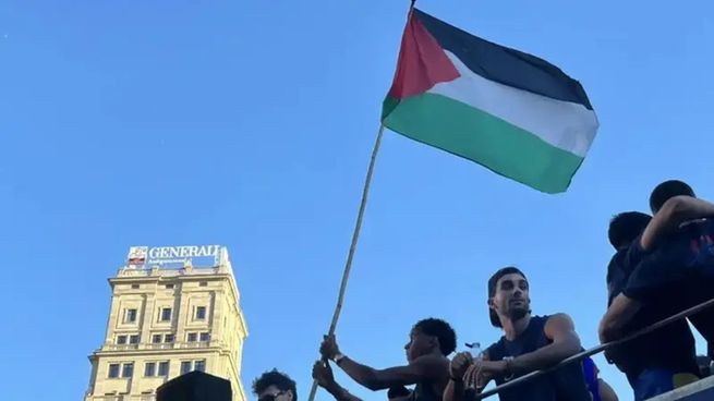 El gobierno de Israel cargó contra Lamine Yamal por agitar una bandera palestina en los festejos del Barcelona