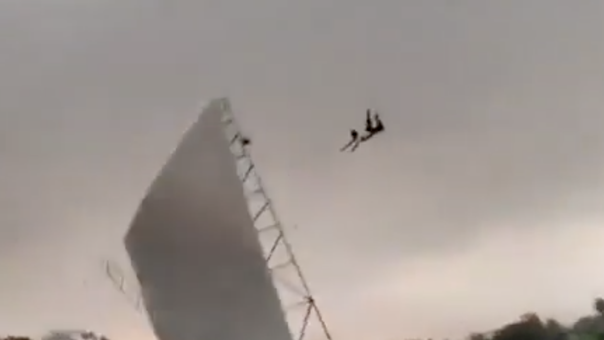 El impactante momento en que un temporal arrastró por el aire a un hombre en India