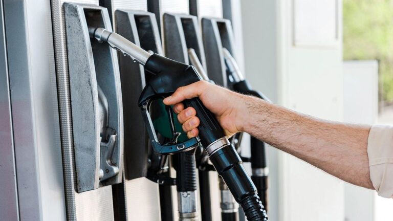 El precio del combustible en EEUU aumentó un 50% desde el inicio del conflicto en Medio Oriente