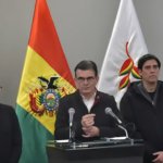 En medio de la crisis en Bolivia, el presidente anunció una "reorganización" de su Gabinete