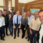 Javier Milei toma aire en las encuestas, apuesta al optimismo pero los bolsillos aprietan