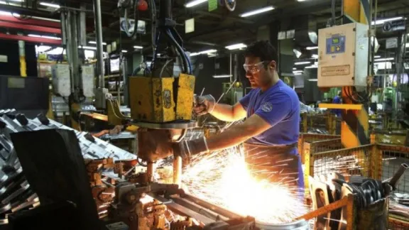 La actividad fabril sumó seis meses consecutivos de caída y cerró el 2025 en mínimos 