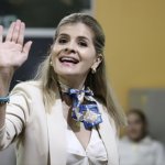 La nueva presidenta de Costa Rica promete una "guerra total" contra el narcotráfico y busca imitar el modelo de Nayib Bukele