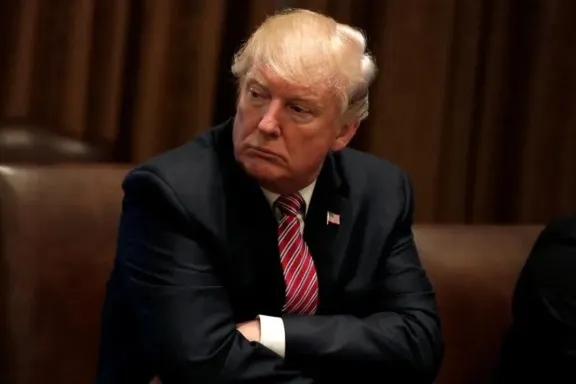 Las políticas migratorias de Trump ya impactan en Wall Street: cautela en contrataciones, viajes y fusiones
