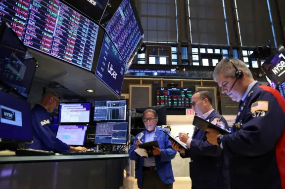 Los mercados globales registran pérdidas ante la escalada del precio del petróleo
