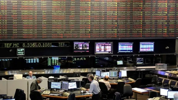 Mercados argentinos: subas en energía, caída bancaria y riesgo país en alza