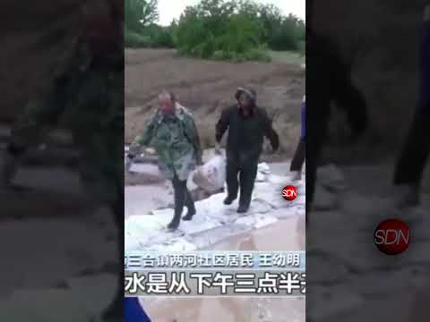 Milagro en China: un auto cayó al río tras derrumbe de un puente y se salvaron los ocupantes