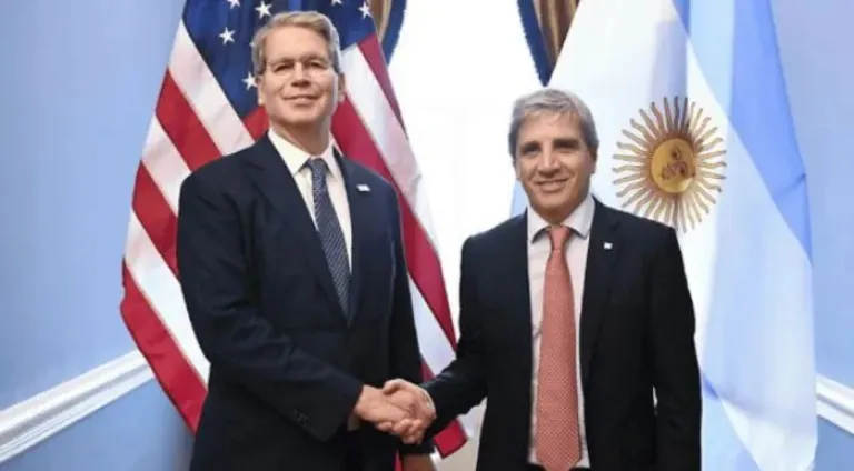 Milei festejó la caída del Riesgo País tras romper el piso de los 500 puntos