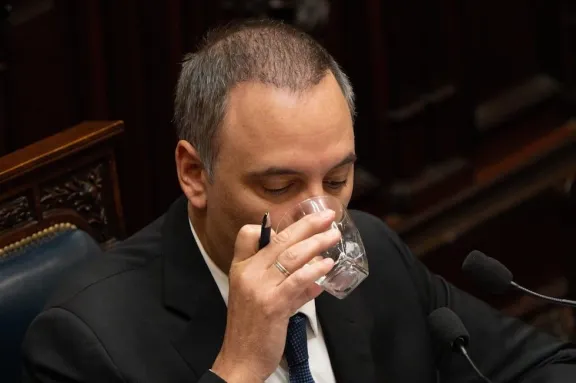 No detendrán a Adorni: el fiscal descartó peligro de fuga o entorpecimiento