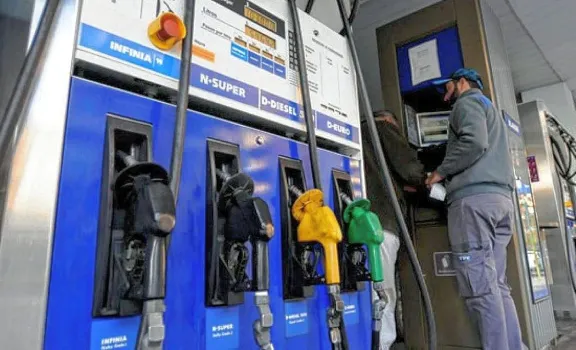 Precios en surtidor: ¿Por qué la nafta aumentó en Argentina si el crudo bajó?