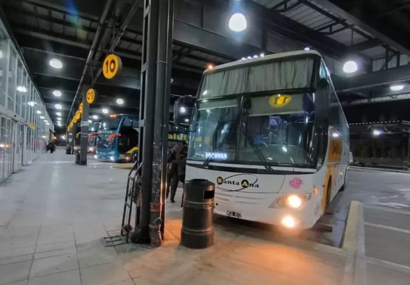 Se profundiza la crisis del transporte en las provincias: aumentos de boletos, suspensiones y salarios en cuotas
