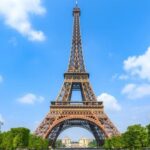 Subastan un tramo de la escalera de la Torre Eiffel por €450