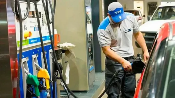 YPF anunció una rebaja promedio del 2% en el precio de las naftas a nivel nacional