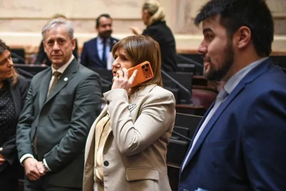 Acusaciones cruzadas: Qué pasó en la sesión que se cayó en el Senado y le dio a Adorni una semana más