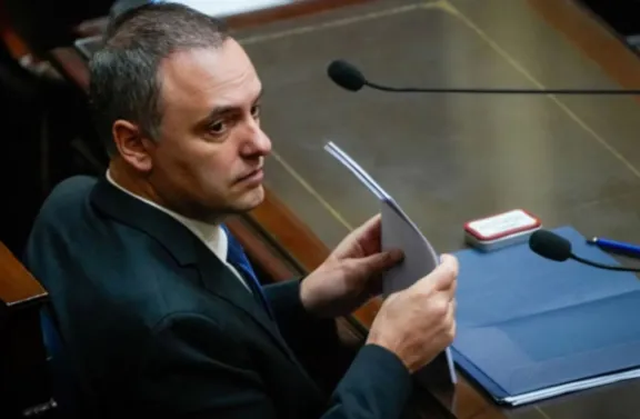 Adorni cruzó las versiones de suspensión y aclaró que está dispuesto a ir el 2 de julio al Senado