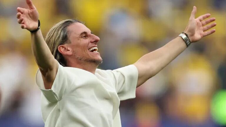 Beccacece citó al Indio Solari, Bolívar y San Martín tras la hazaña de Ecuador ante Alemania