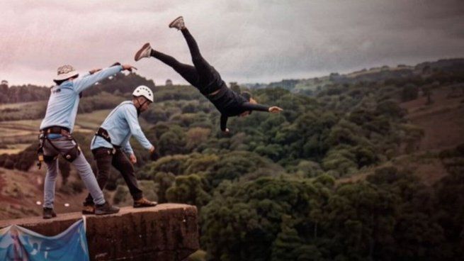 Brasil: prisión preventiva para tres instructores de bungee jumping por la muerte de una joven
