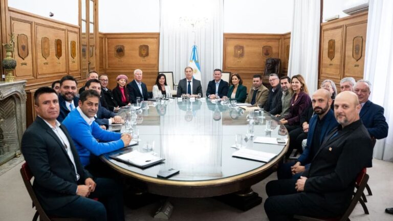 Córdoba: Gabriel Bornoroni fideliza intendentes para La Libertad Avanza, mientras un fallo avaló la interna del PRO